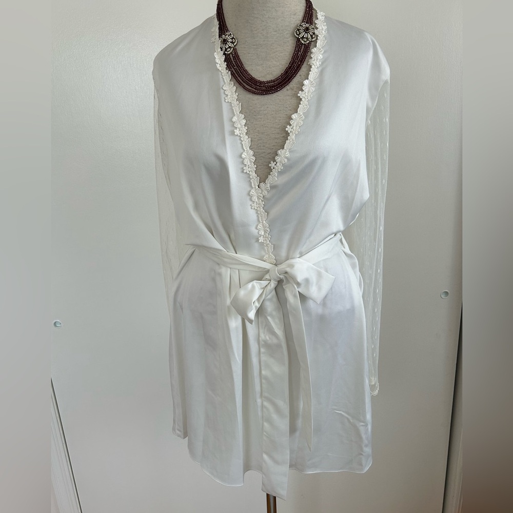 Beautiful Flora Nikrooz Sexy Showstopper Semi Sheer  Lace Detail Wrap Robe - Picture 3 of 10